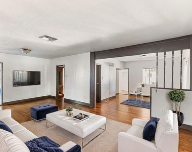 5723 Stansbury Avenue - Photo Thumbnail 4