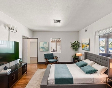 5723 Stansbury Avenue - Photo Thumbnail 11