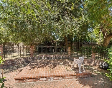 5723 Stansbury Avenue - Photo Thumbnail 18