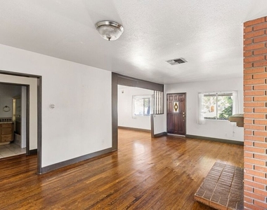 5723 Stansbury Avenue - Photo Thumbnail 5