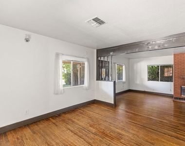 5723 Stansbury Avenue - Photo Thumbnail 7