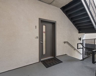 5114 Cahuenga Boulevard - Photo Thumbnail 1