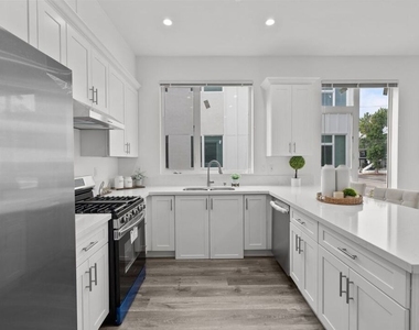 5114 Cahuenga Boulevard - Photo Thumbnail 10