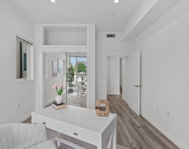 5114 Cahuenga Boulevard - Photo Thumbnail 11
