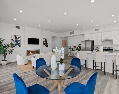 5114 Cahuenga Boulevard - Photo Thumbnail 8