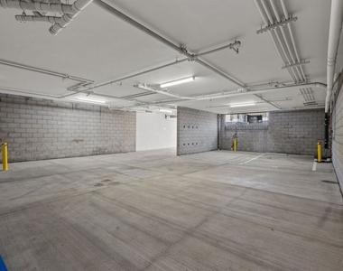 5114 Cahuenga Boulevard - Photo Thumbnail 13