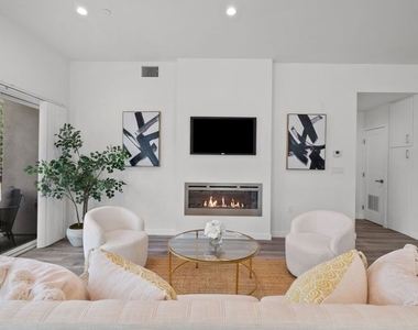 5114 Cahuenga Boulevard - Photo Thumbnail 2