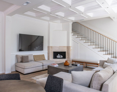 8655 Hillside Avenue - Photo Thumbnail 4