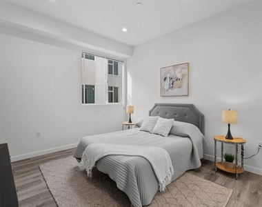 5114 Cahuenga Boulevard - Photo Thumbnail 13