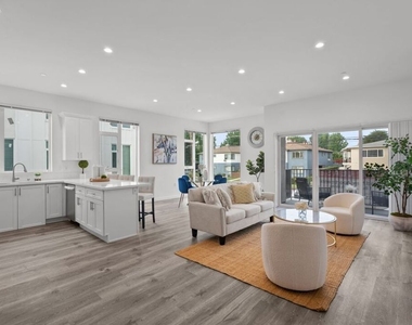 5114 Cahuenga Boulevard - Photo Thumbnail 3