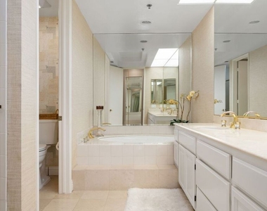 2132 Century Park Lane - Photo Thumbnail 6