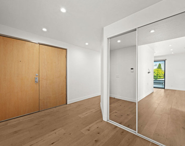 106 N Croft Avenue - Photo Thumbnail 2