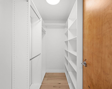 106 N Croft Avenue - Photo Thumbnail 27