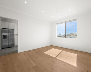 106 N Croft Avenue - Photo Thumbnail 11
