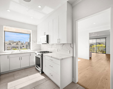 106 N Croft Avenue - Photo Thumbnail 12