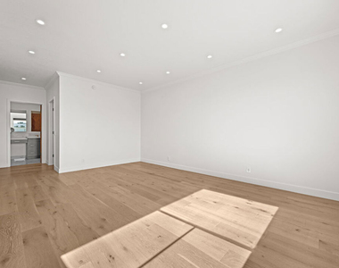 106 N Croft Avenue - Photo Thumbnail 26