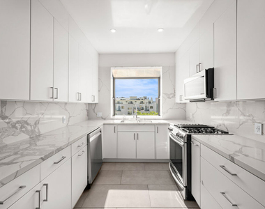 106 N Croft Avenue - Photo Thumbnail 13