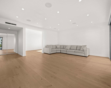 106 N Croft Avenue - Photo Thumbnail 4