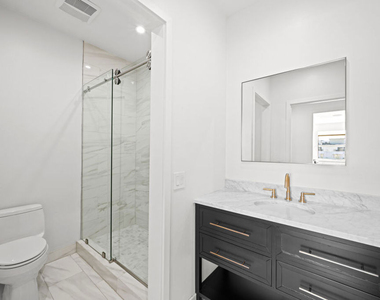 106 N Croft Avenue - Photo Thumbnail 18