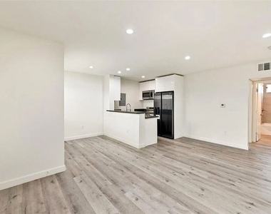 5529 Bonner Avenue - Photo Thumbnail 1