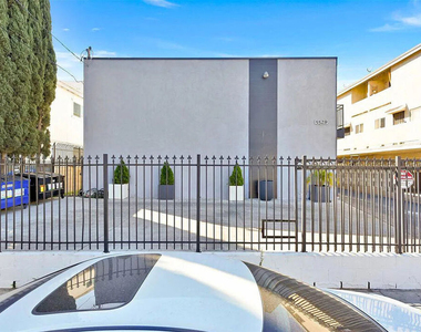 5529 Bonner Avenue - Photo Thumbnail 13