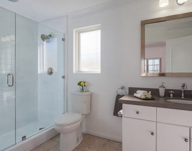 851 N San Vicente Boulevard - Photo Thumbnail 10