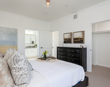 851 N San Vicente Boulevard - Photo Thumbnail 12