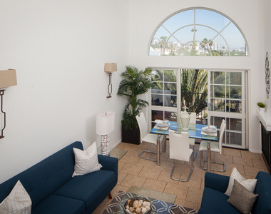 851 N San Vicente Boulevard - Photo Thumbnail 4