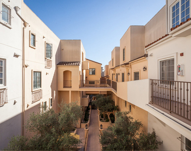 851 N San Vicente Boulevard - Photo Thumbnail 16