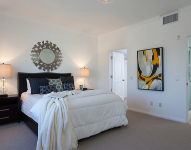 851 N San Vicente Boulevard - Photo Thumbnail 9