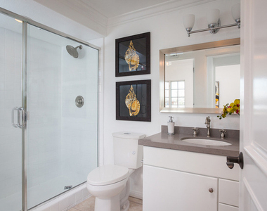 851 N San Vicente Boulevard - Photo Thumbnail 13