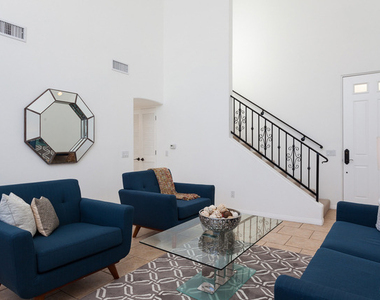 851 N San Vicente Boulevard - Photo Thumbnail 3