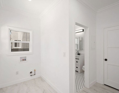 4526 St Elmo Drive - Photo Thumbnail 8