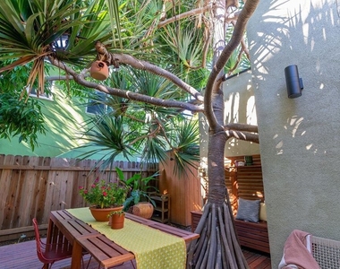 7507 1/2 Lexington Avenue - Photo Thumbnail 16