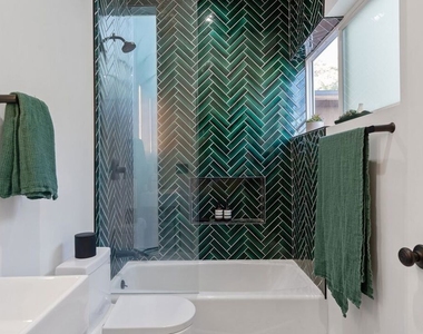 7507 1/2 Lexington Avenue - Photo Thumbnail 10