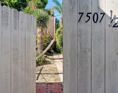 7507 1/2 Lexington Avenue - Photo Thumbnail 20