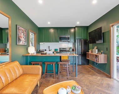 7507 1/2 Lexington Avenue - Photo Thumbnail 2