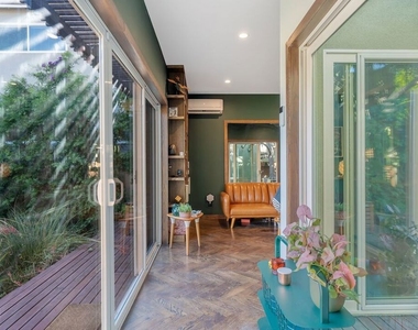 7507 1/2 Lexington Avenue - Photo Thumbnail 13