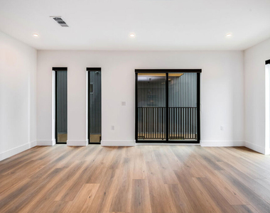6112 Meridian Street - Photo Thumbnail 7