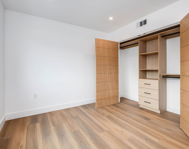6112 Meridian Street - Photo Thumbnail 10