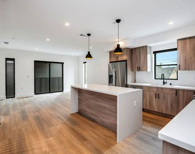 6112 Meridian Street - Photo Thumbnail 4