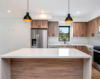 6112 Meridian Street - Photo Thumbnail 5
