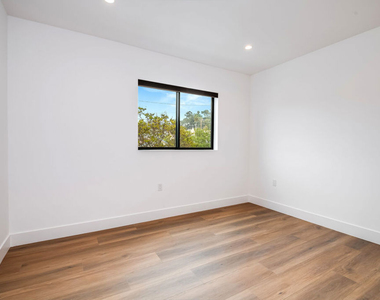 6112 Meridian Street - Photo Thumbnail 9