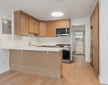 4442 Kingswell Avenue - Photo Thumbnail 9
