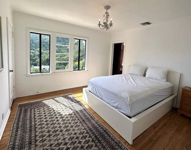 2400 Benedict Canyon Dr - Photo Thumbnail 13