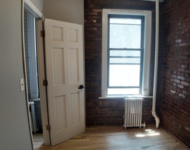 E 13th st - Photo Thumbnail 3