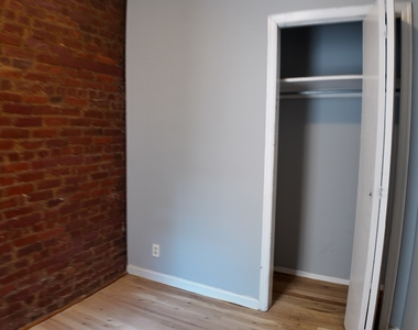 E 13th st - Photo Thumbnail 2