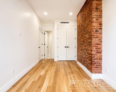 1405 Greene Ave - Photo Thumbnail 5