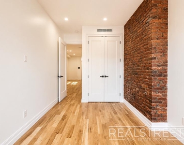 1405 Greene Ave - Photo Thumbnail 9