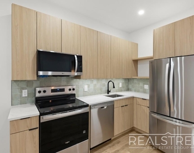 1405 Greene Ave - Photo Thumbnail 3
